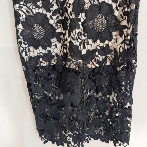 Black lace dress - Picture 2 of 2